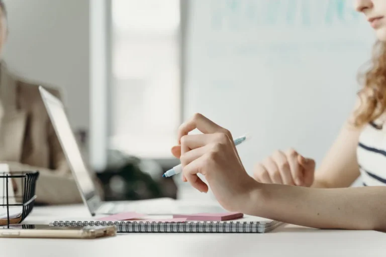 Création d&rsquo;entreprise : définition et étapes pour se lancer