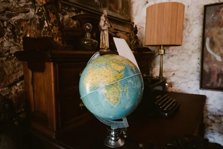 Suivre l&rsquo;actualité mondiale sans se noyer dans le flux