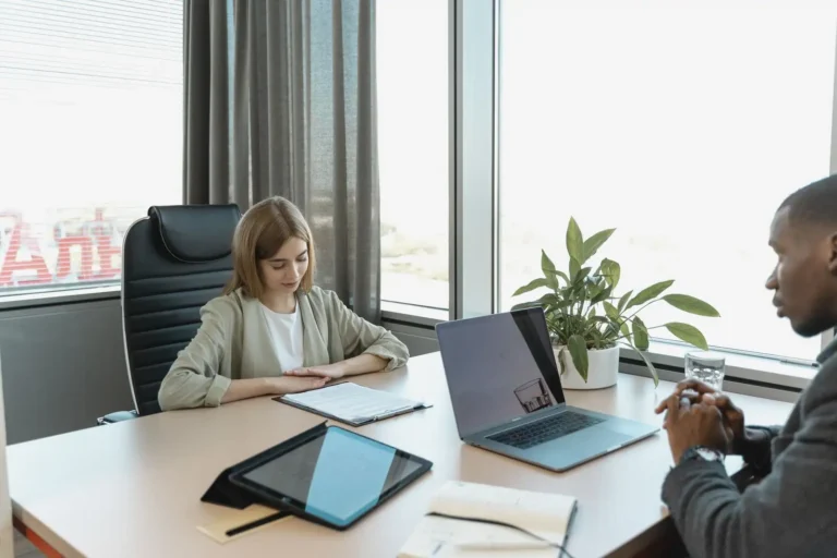 Salaire marketing digital : lire les grilles et se situer