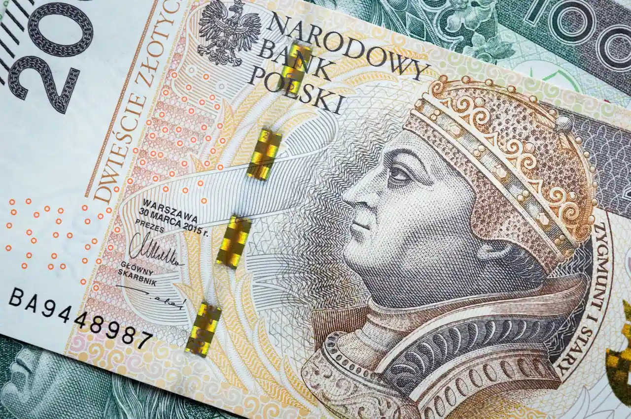 Des billets de banque zlotys polonais, la monnaie officielle de la Pologne, utilisés pour illustrer la conversion.